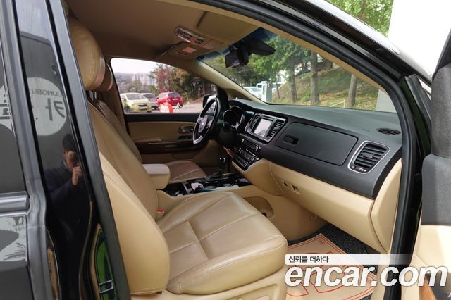 Kia Canival 2016 — photo 11