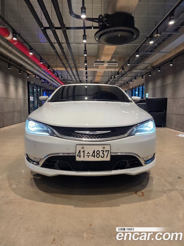Chrysler 200 2015 — photo 1