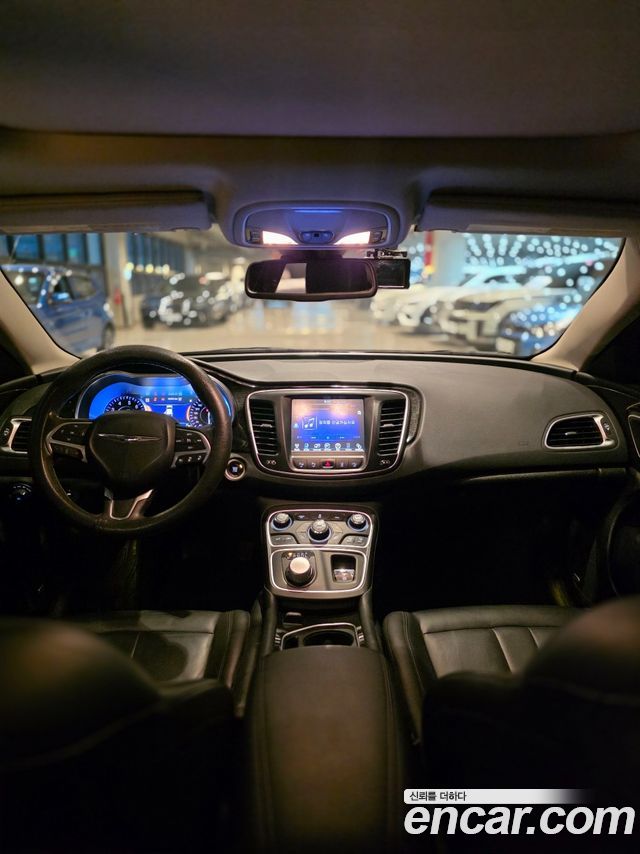 Chrysler 200 2015 — photo 9
