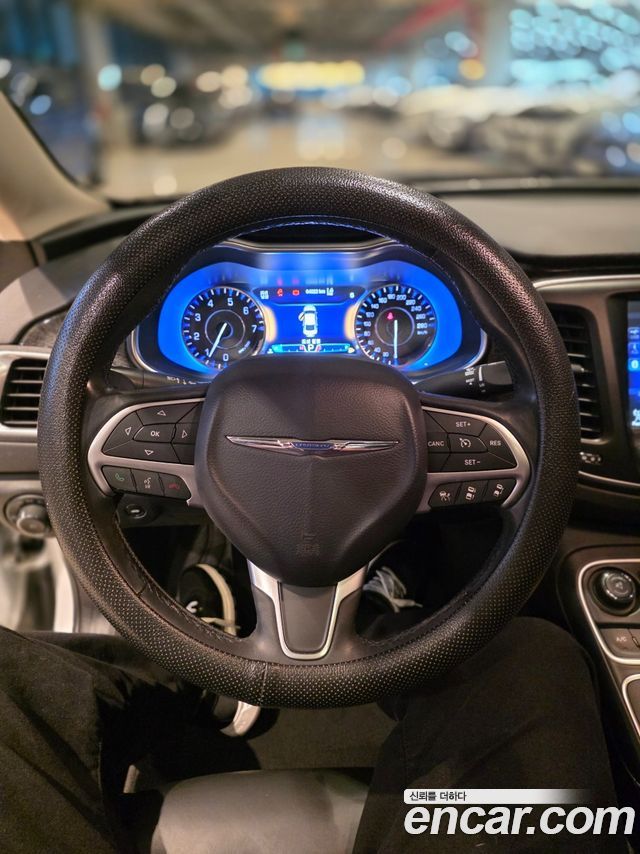 Chrysler 200 2015 — photo 11
