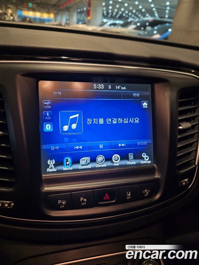 Chrysler 200 2015 — photo 16