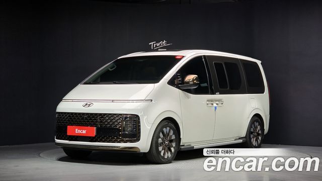 Hyundai Staria 2023 — photo 1