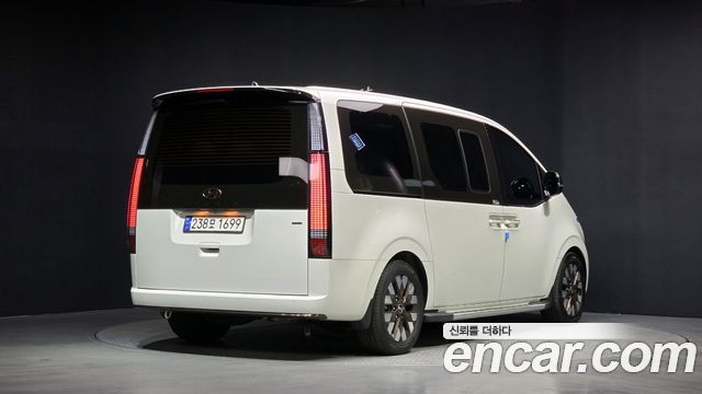 Hyundai Staria 2023 — photo 2