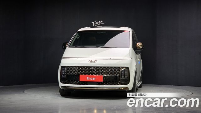Hyundai Staria 2023 — photo 3