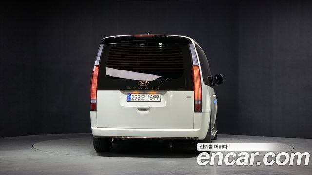 Hyundai Staria 2023 — photo 4