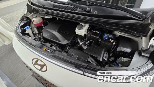 Hyundai Staria 2023 — photo 6