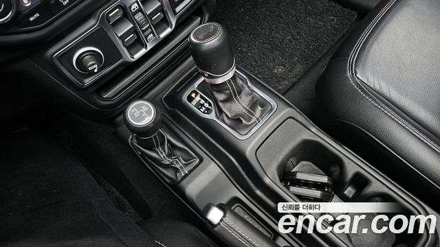 Jeep Wrangler 2021 — photo 9