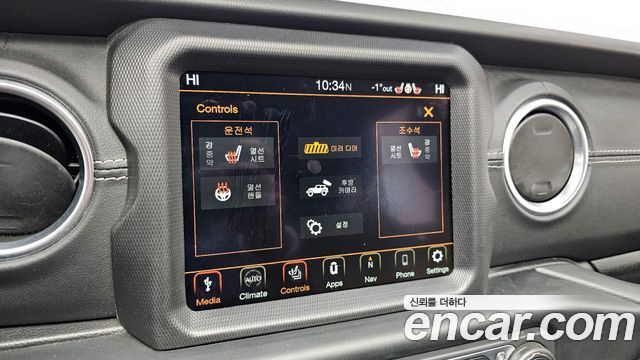 Jeep Wrangler 2021 — photo 16