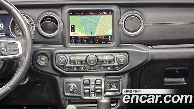 Jeep Wrangler 2021 — photo 18