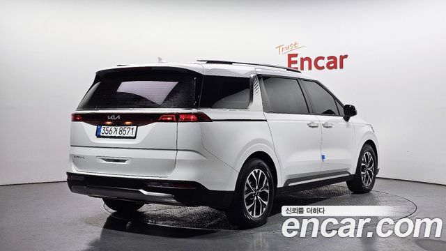Kia Canival 2023 — photo 2