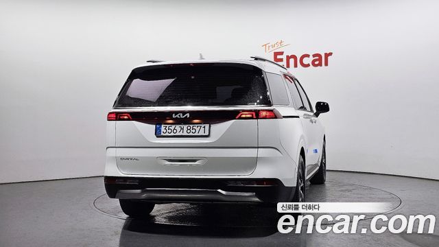 Kia Canival 2023 — photo 4