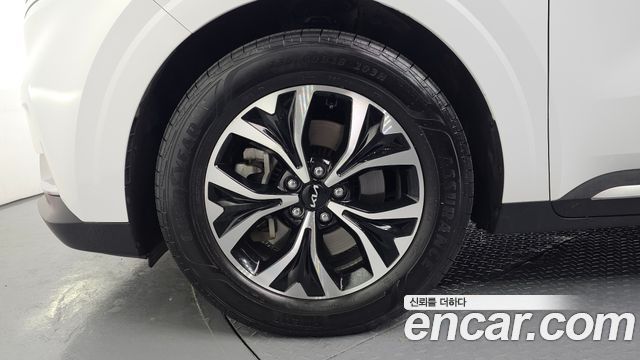 Kia Canival 2023 — photo 5