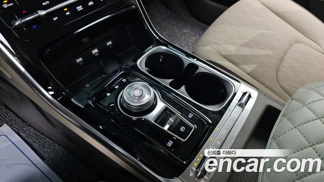 Kia Canival 2023 — photo 9