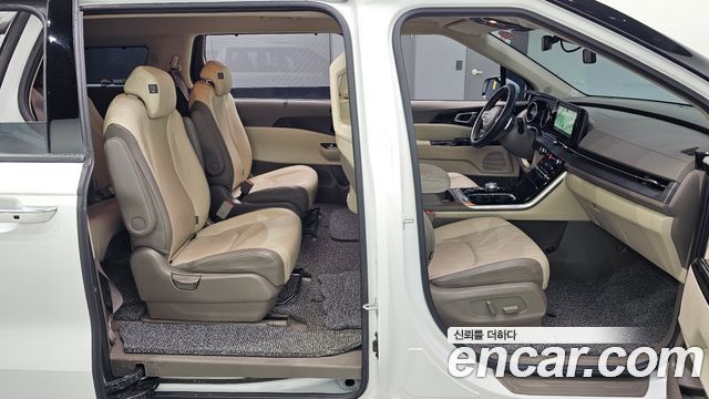 Kia Canival 2023 — photo 11