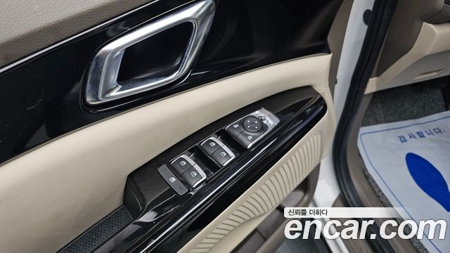 Kia Canival 2023 — photo 12