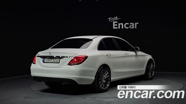 Mercedes-Benz C-Class 2017 — photo 2