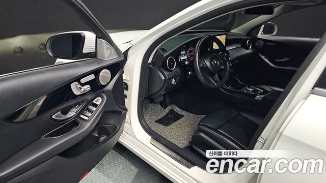 Mercedes-Benz C-Class 2017 — photo 11