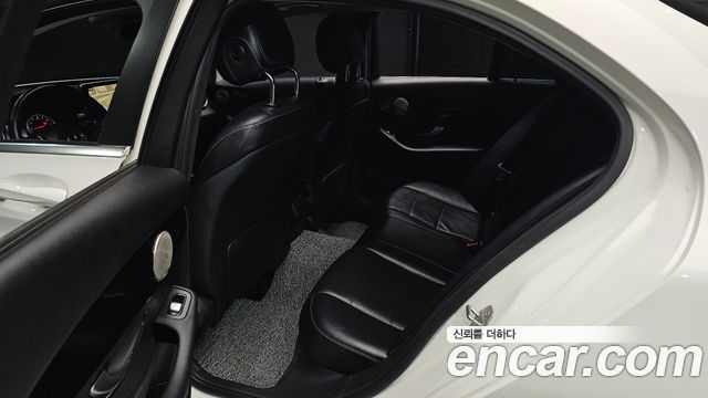 Mercedes-Benz C-Class 2017 — photo 13