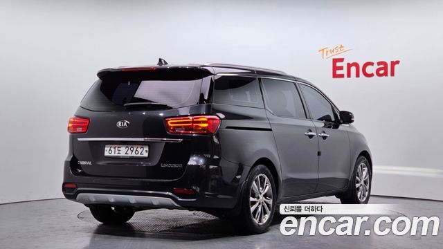 Kia Canival 2019 — photo 2