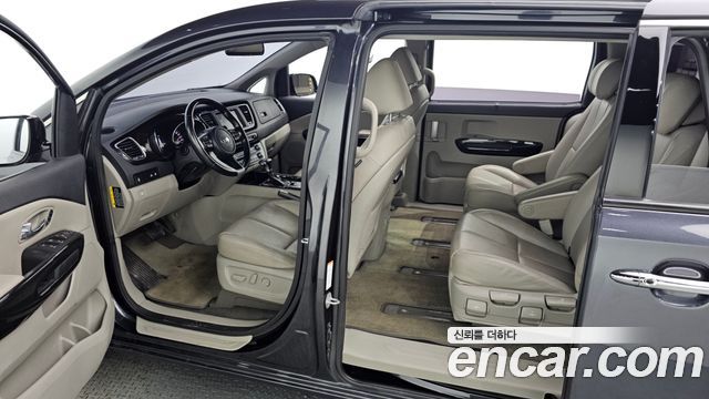 Kia Canival 2019 — photo 10
