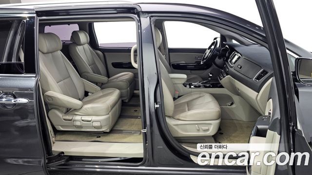 Kia Canival 2019 — photo 11