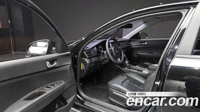 Kia K5 2017 — photo 10