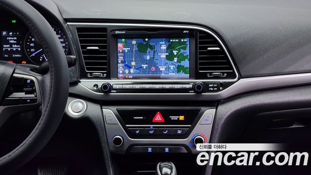 Hyundai AVANTE 2017 — photo 14