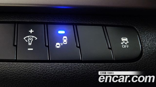 Hyundai AVANTE 2017 — photo 16