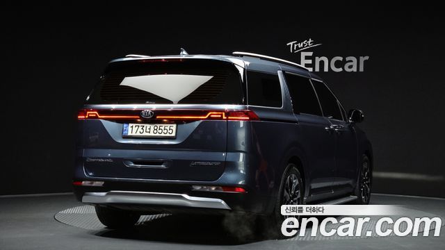 Kia Canival 2021 — photo 2
