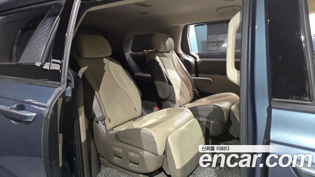 Kia Canival 2021 — photo 12