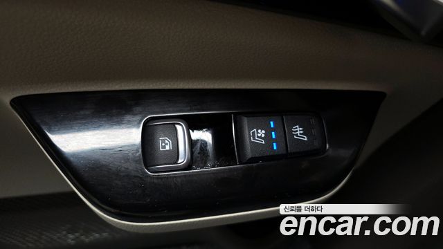 Kia Canival 2021 — photo 17