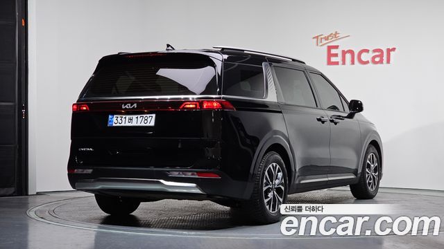 Kia Canival 2023 — photo 2