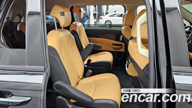 Kia Canival 2023 — photo 12