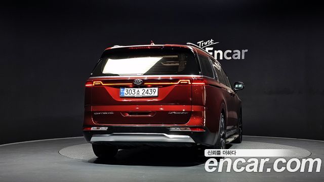 Kia Canival 2021 — photo 4