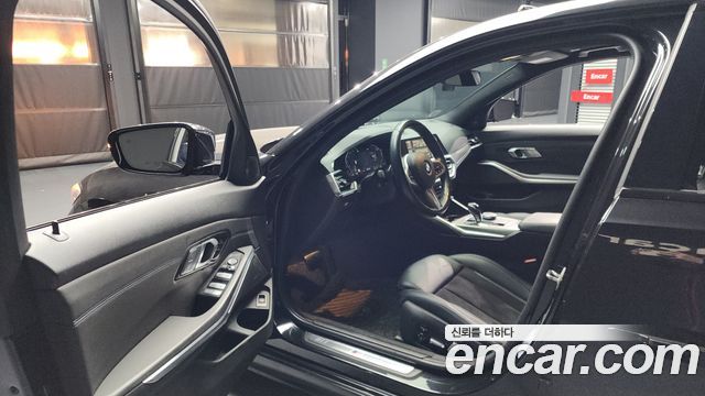 BMW 3-Series 2021 — photo 10