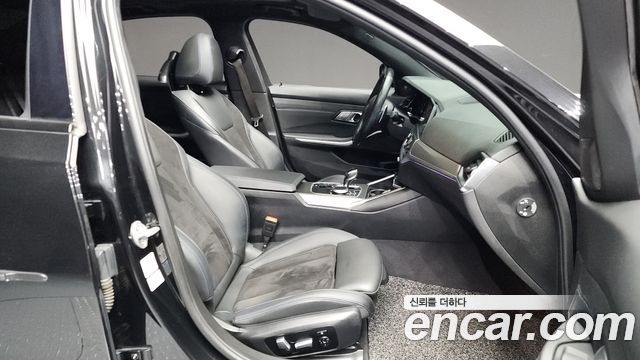 BMW 3-Series 2021 — photo 11