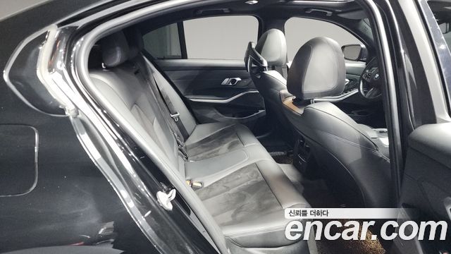 BMW 3-Series 2021 — photo 12