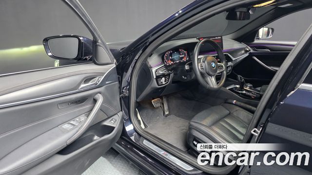 BMW 5-Series 2023 — photo 10