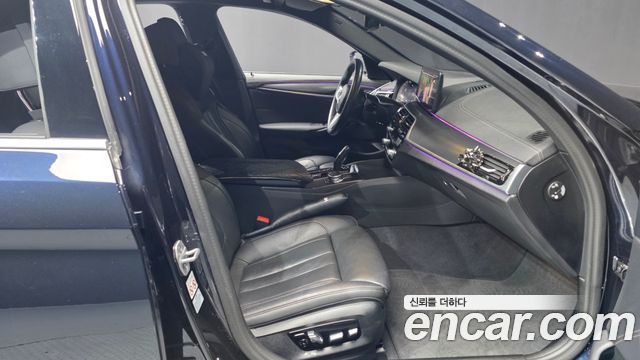 BMW 5-Series 2023 — photo 11