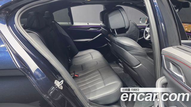 BMW 5-Series 2023 — photo 12