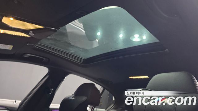 BMW 5-Series 2023 — photo 18