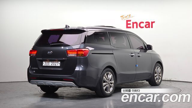 Kia Canival 2015 — photo 2