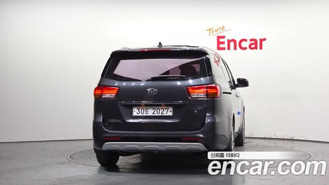 Kia Canival 2015 — photo 4