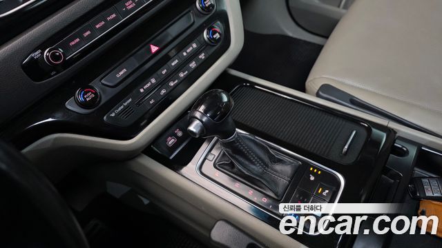 Kia Canival 2015 — photo 9