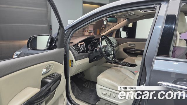 Kia Canival 2015 — photo 10