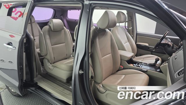Kia Canival 2015 — photo 12