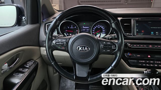 Kia Canival 2015 — photo 13