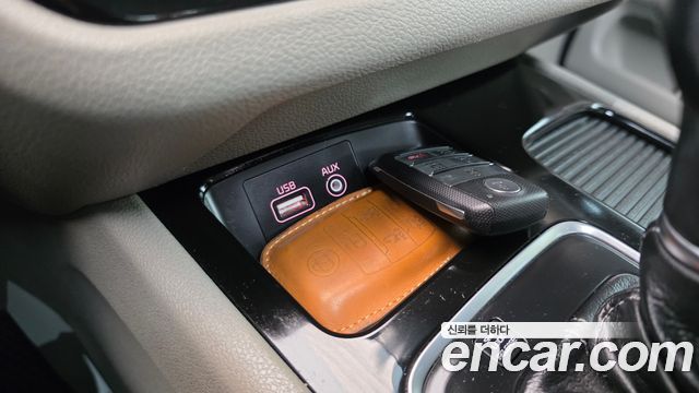 Kia Canival 2015 — photo 18