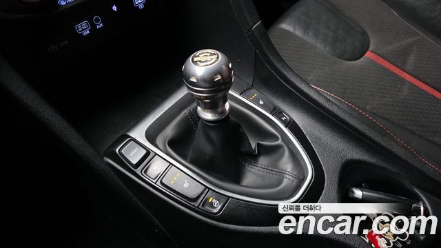 Hyundai Veloster 2019 — photo 9