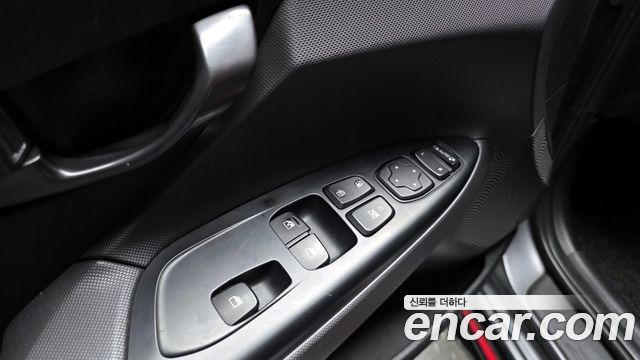 Hyundai Veloster 2019 — photo 18